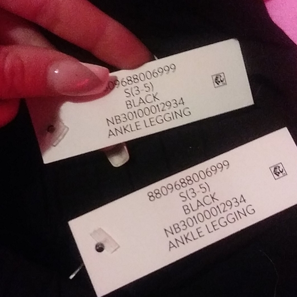 Offering both pairs of leggings and a shirt - Picture 2 of 2